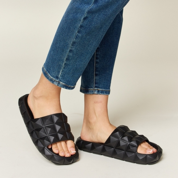 Wild Diva Shoes - WILD DIVA Pyramid Stud Toe Band Footbed Sandals